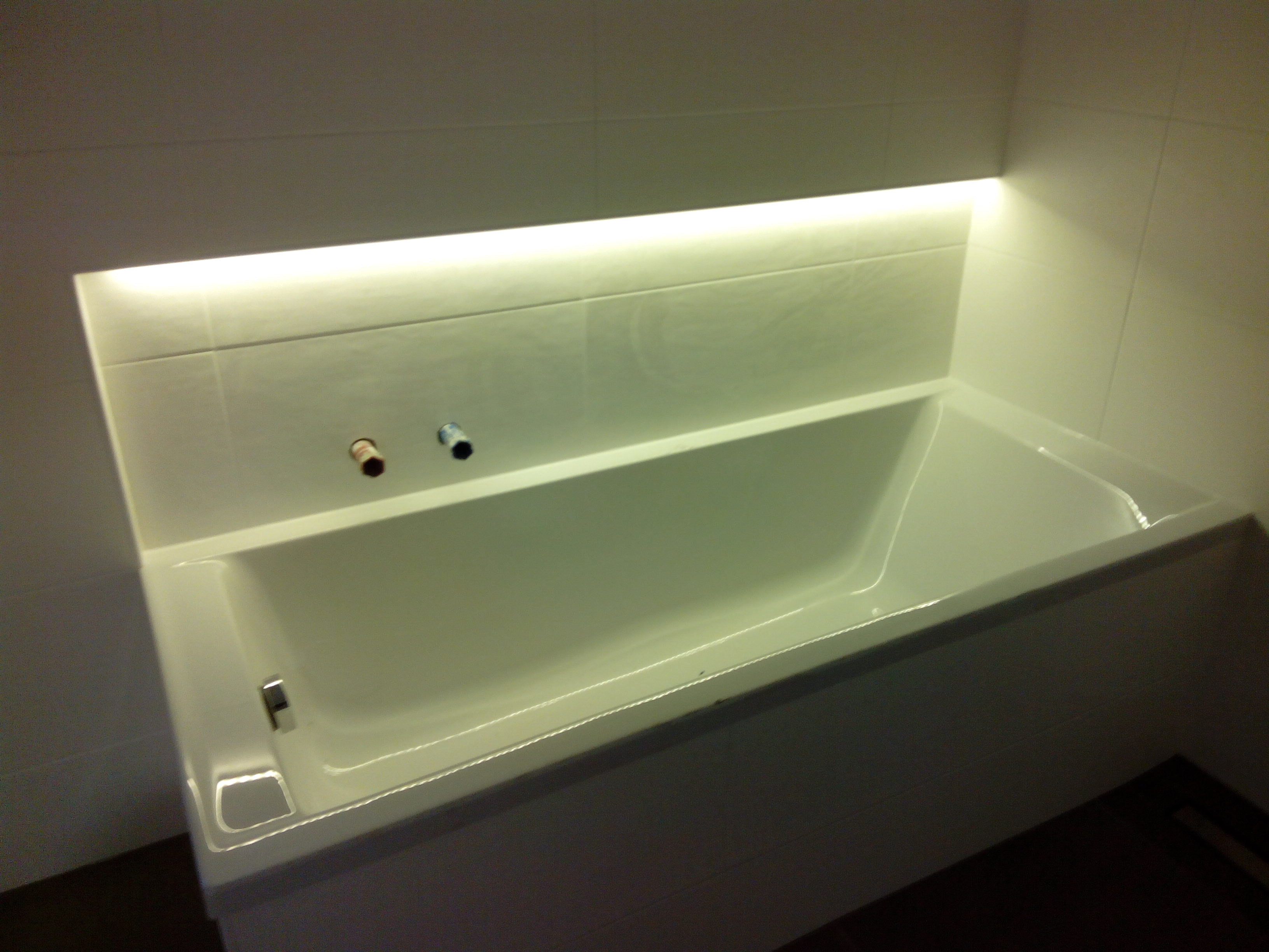 Beleuchtung Badewanne mit LED-Strip