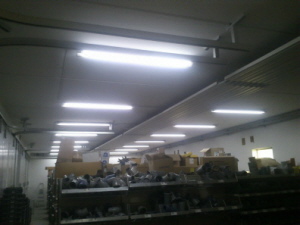 Lager Beleuchtung mit  LED-Röhre 22W 6000k